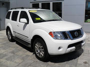 FOR SALE  2010 Nissan Pathfinder LE  14, 500usd