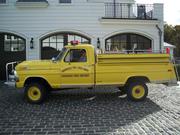 1970 Ford 360 V-8 Ford F-250 Hi Boy mini pumper