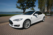 2015 Tesla Model S70D